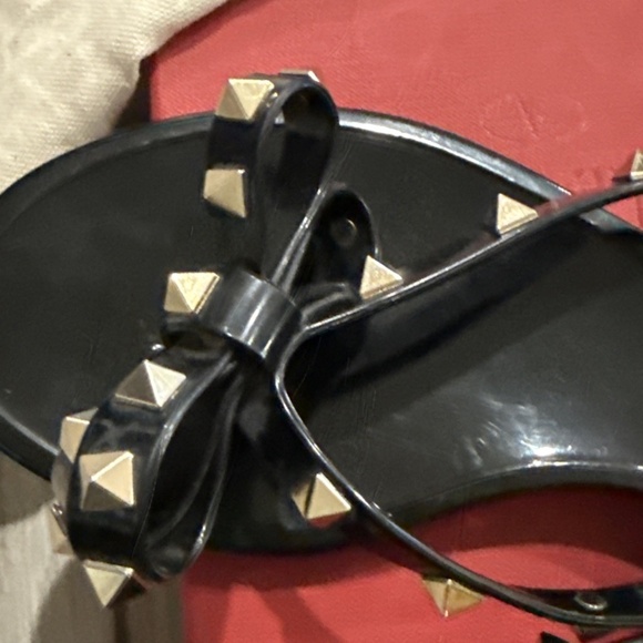 Valentino Garavani Rockstud Bow Thong Sandals Size 37 - Picture 6 of 7